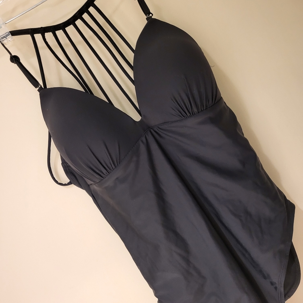 Beautiful One Piece - Picture 2 of 7